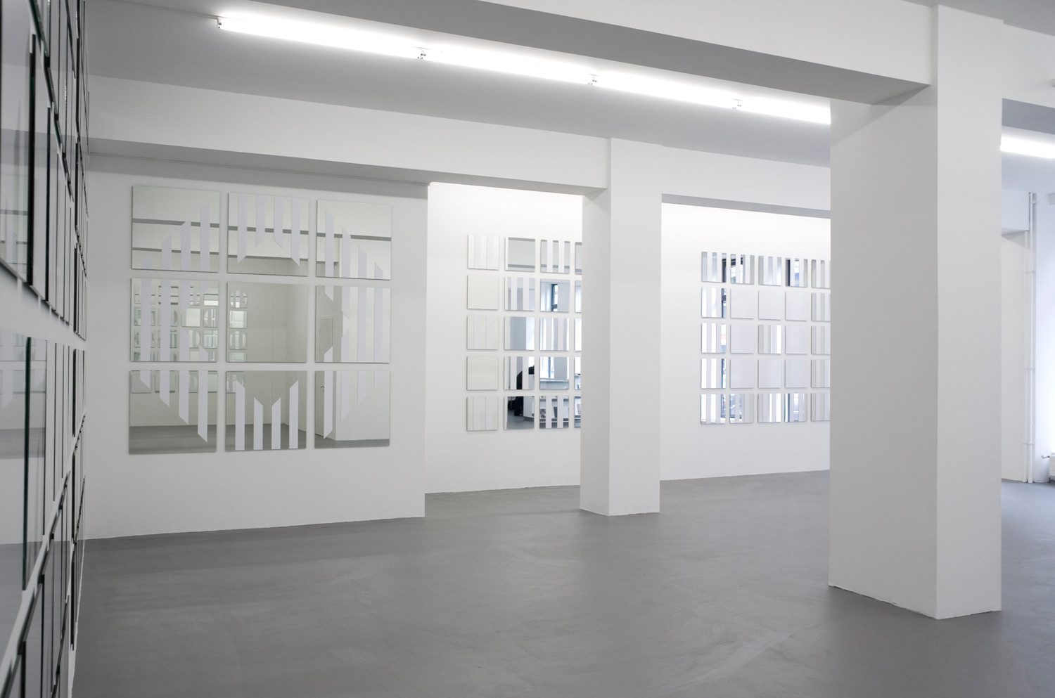 Daniel Buren, ‘voir se voir savoir’, Installation view, 2005