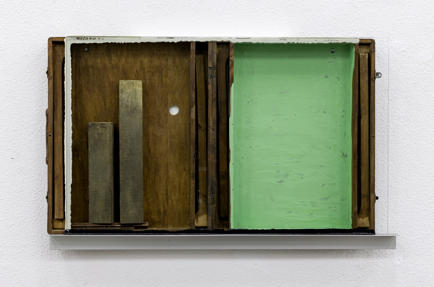 Pedro Cabrita Reis, ‘Natura morta II’, 2023, Glas, Aluminium, gefundene Holzobjekte, Acryl auf Holz