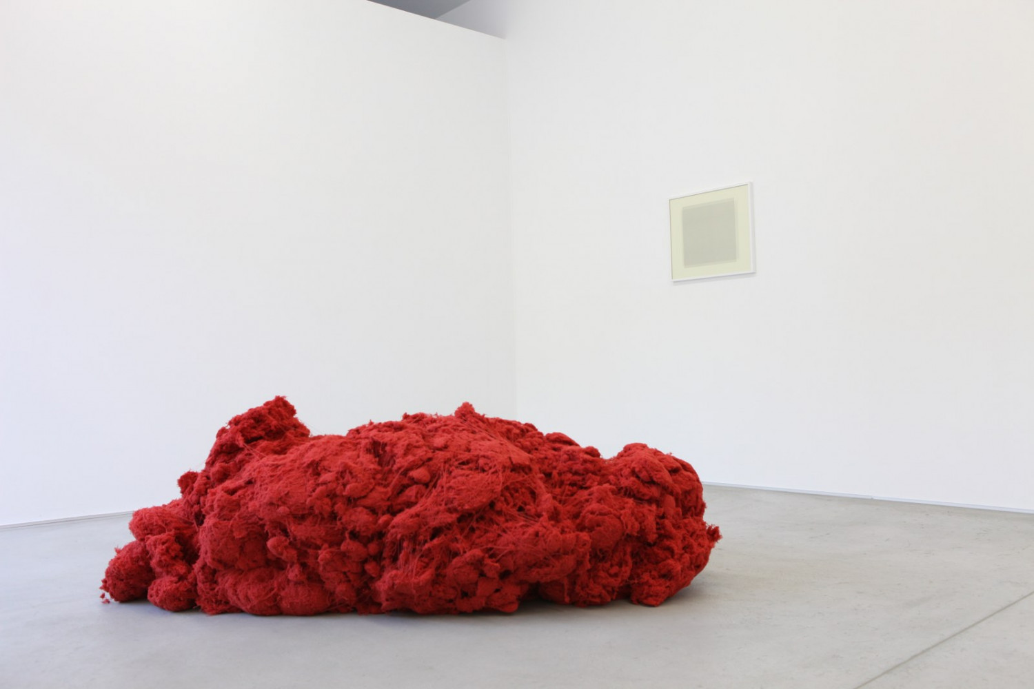 Alberto Garutti, ‘971 km da Agra a Berlino’, 2014, red polyester thread