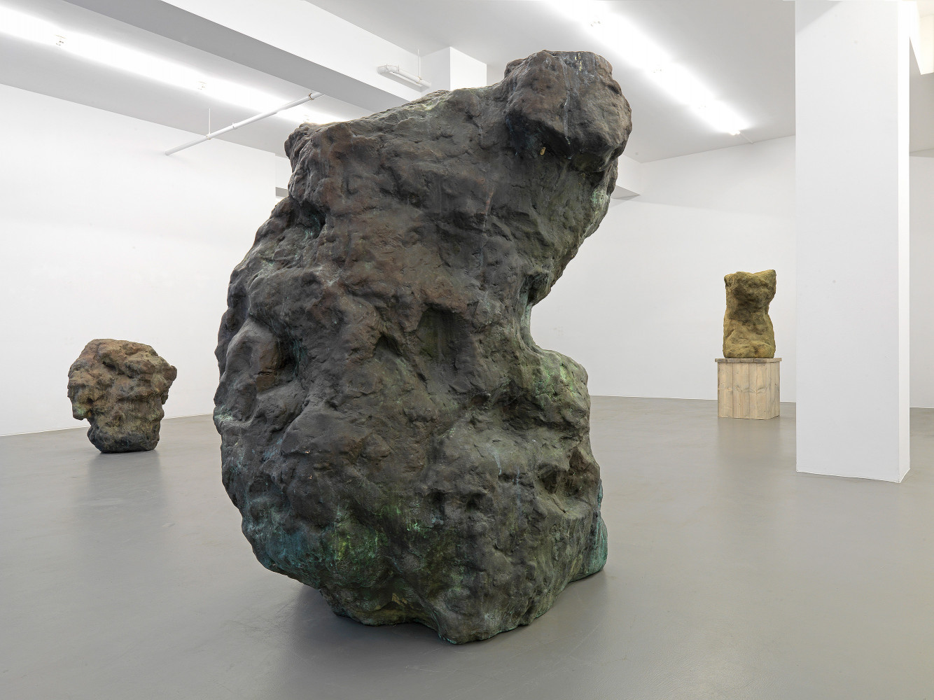 William Tucker, ‘Sculpture’, Installationsansicht, Buchmann Galerie, 2013