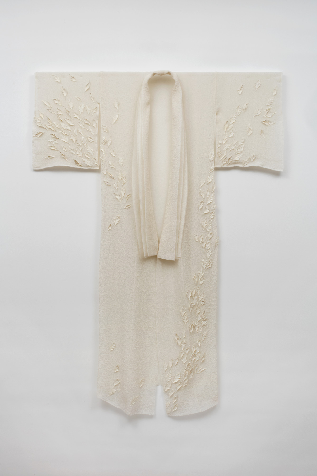 Véronique Arnold, ‘Le bruissement des feuilles / le miroitement de l'eau’, 2017, Limoges white porcelain leaves on flocked silk georgette kimono 