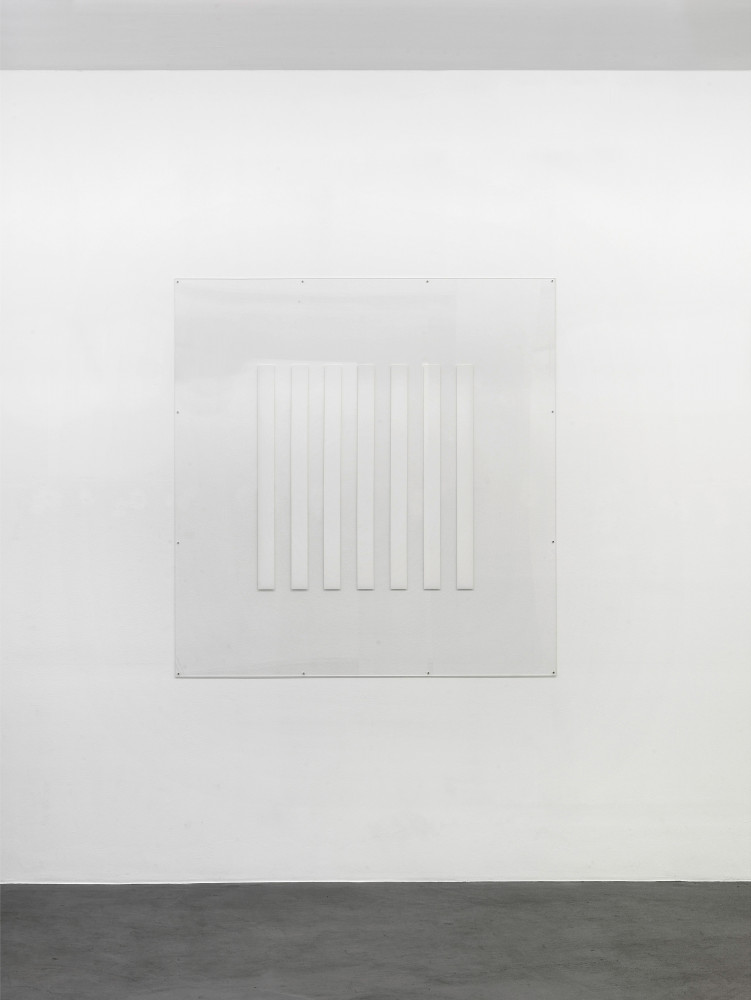 Daniel Buren, ‘Sans titre’, 1991, Weißes Vinyl, transparentes Plexiglas auf weißer Wand