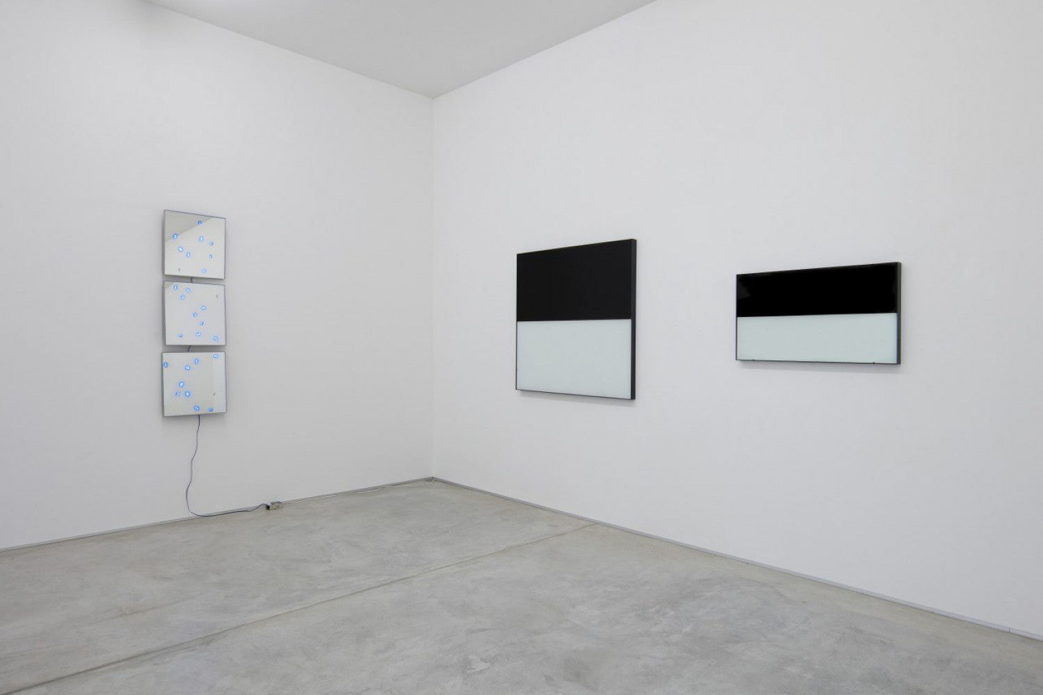 Alberto Garutti, Tatsuo Miyajima, Installation view, Buchmann Agra, 2018
